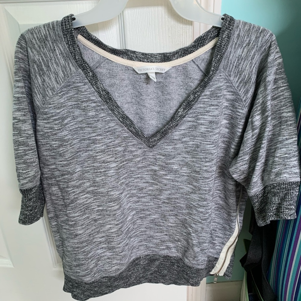 Victoria’s Secret 3/4 Sleeve V-Neck Top